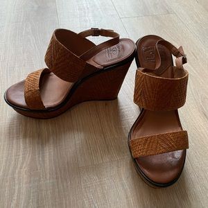 Lucky Brand size 10 brown rattan wedges